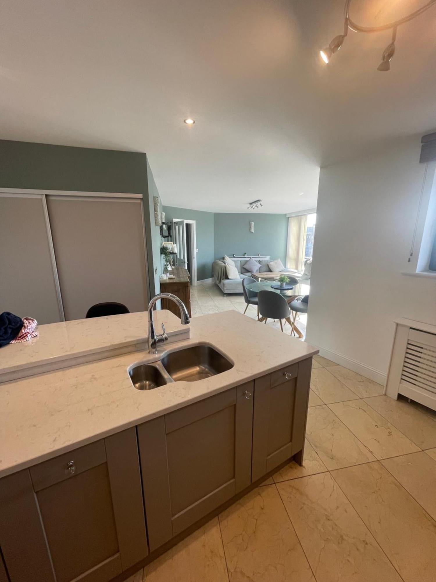 Fabulous And Sunny 2 Bed Apartment, In City Centre Cork Eksteriør billede